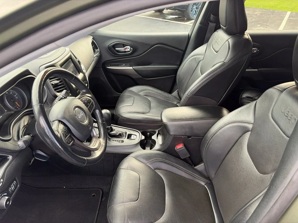 Certified Used 2021 Green Jeep Latitude Lux image 11
