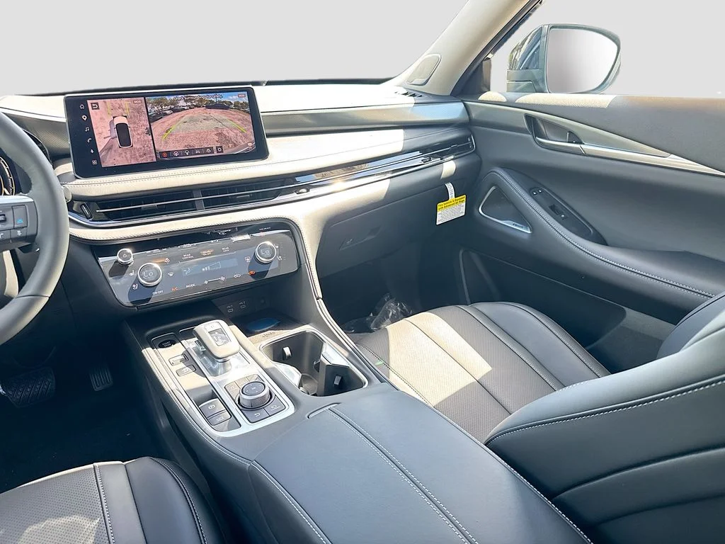 New 2027 MINERAL BLACK INFINITI Luxe FWD image 25