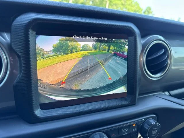 Used 2020 Silver Jeep Unlimited Sahara image 19