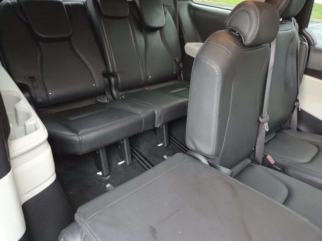 Used 2024 Snow White Pearl Kia LX image 25