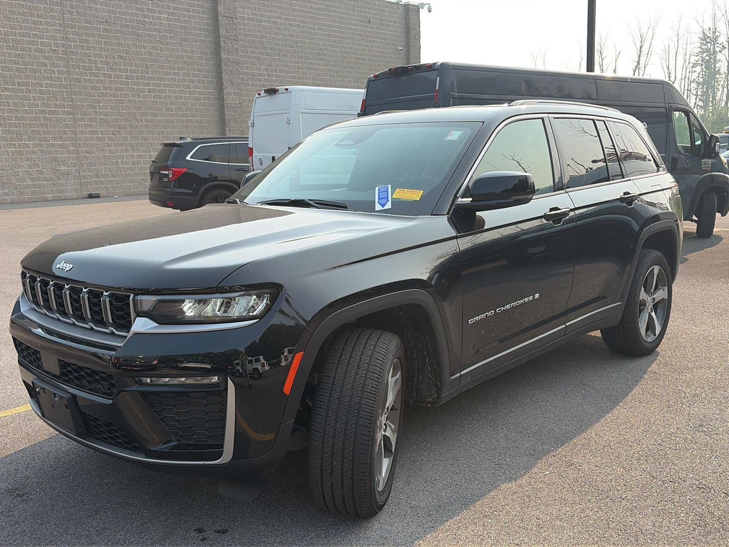 Used 2026 Diamond Black Crystal Pearlcoat Jeep Limited image 4