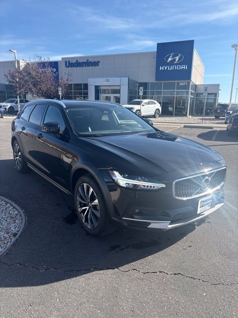 2025 Volvo V90 Cross Country Plus