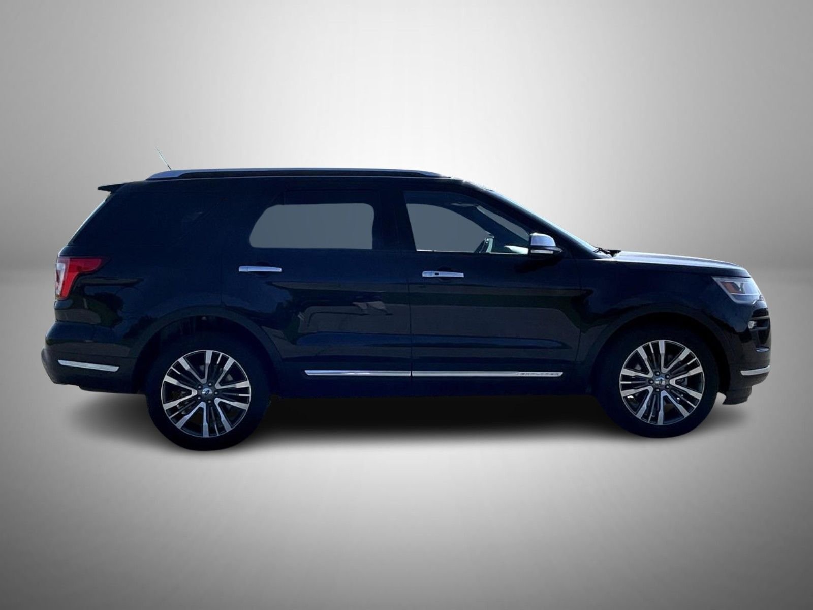 Used 2018 Black Ford Platinum image 4