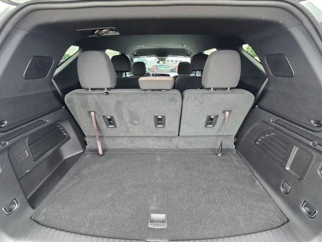 Used 2025 White Chevrolet LT image 12
