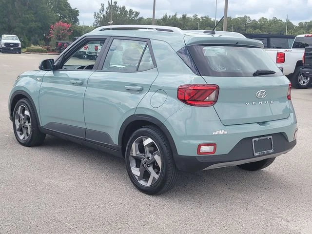 Used 2025 Green Hyundai SEL image 7