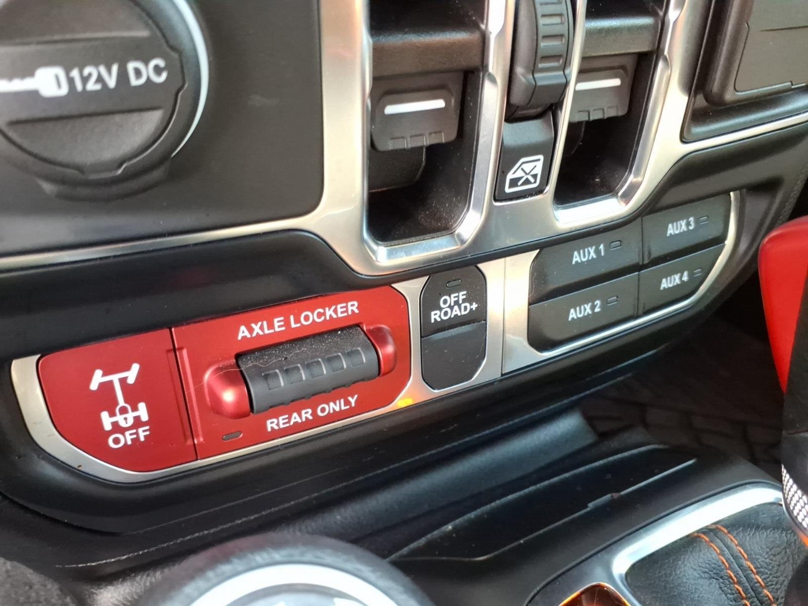 Used 2022 Sting-Gray Clearcoat Jeep Mojave image 9