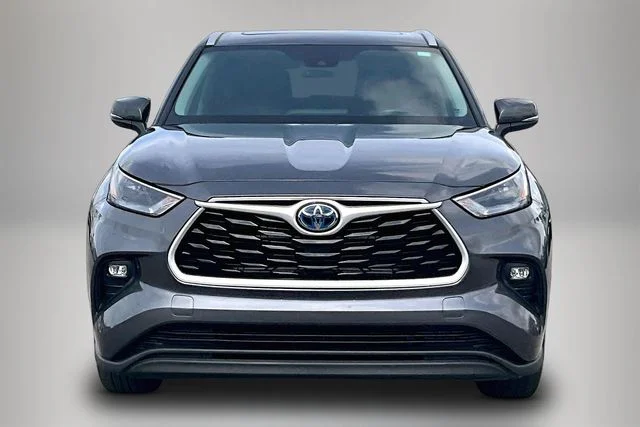 Used 2024 Gray Toyota XLE image 3