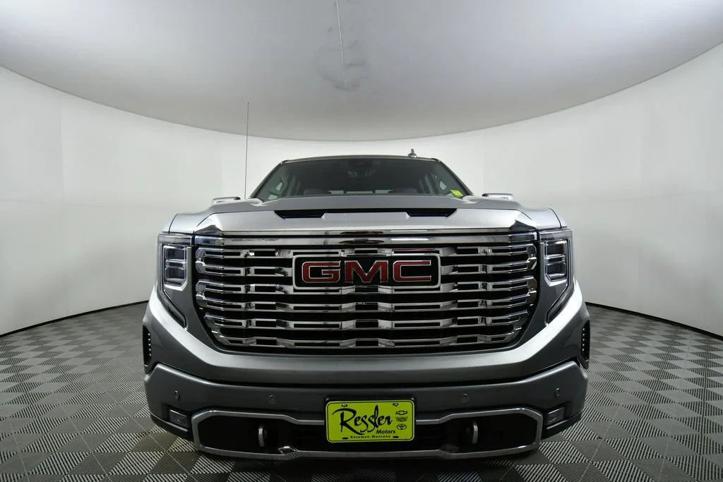 Used 2025 Sterling Metallic GMC Denali image 7