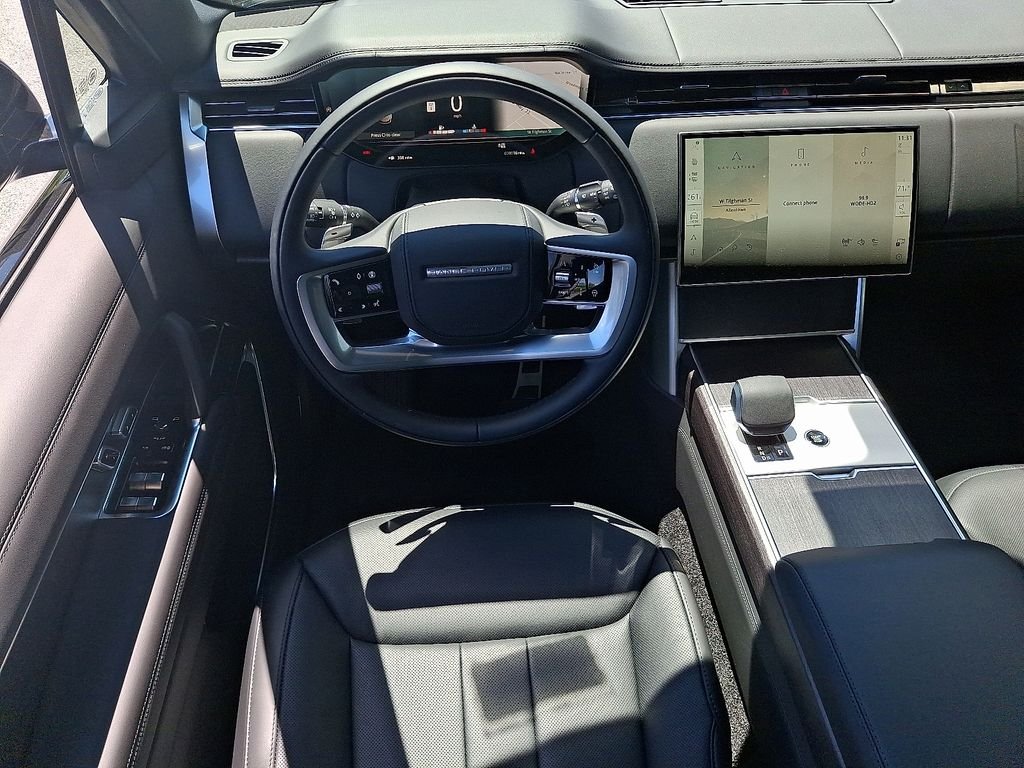 New 2026 Santorini Black Land Rover SE image 7