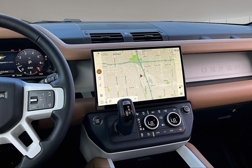 New 2026 WOOLSTONE GREEN Land Rover X-Dynamic SE image 6