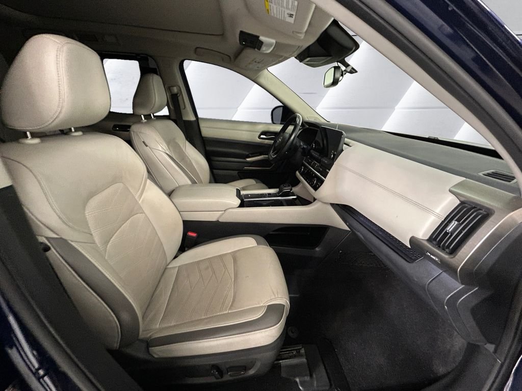 Used 2022 Blue Nissan Platinum image 13