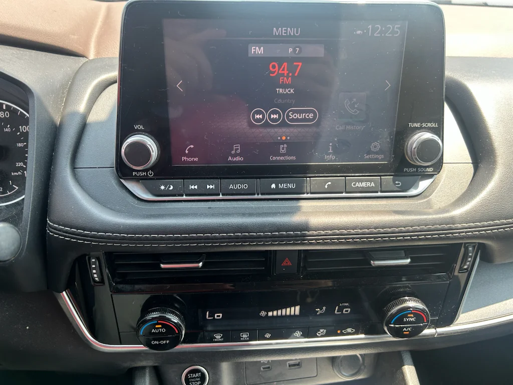 Used 2021 Gray Nissan SV FWD image 7