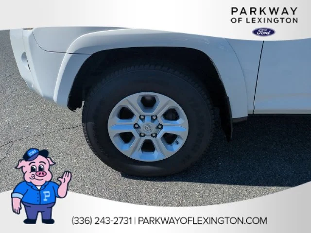 Used 2016 White Toyota SR5 image 10