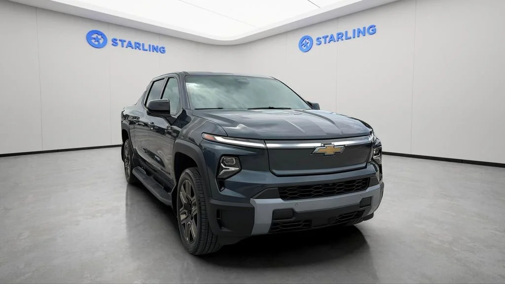 Used 2026 Blue Smoke Metallic Chevrolet LT - Standard Range image 14