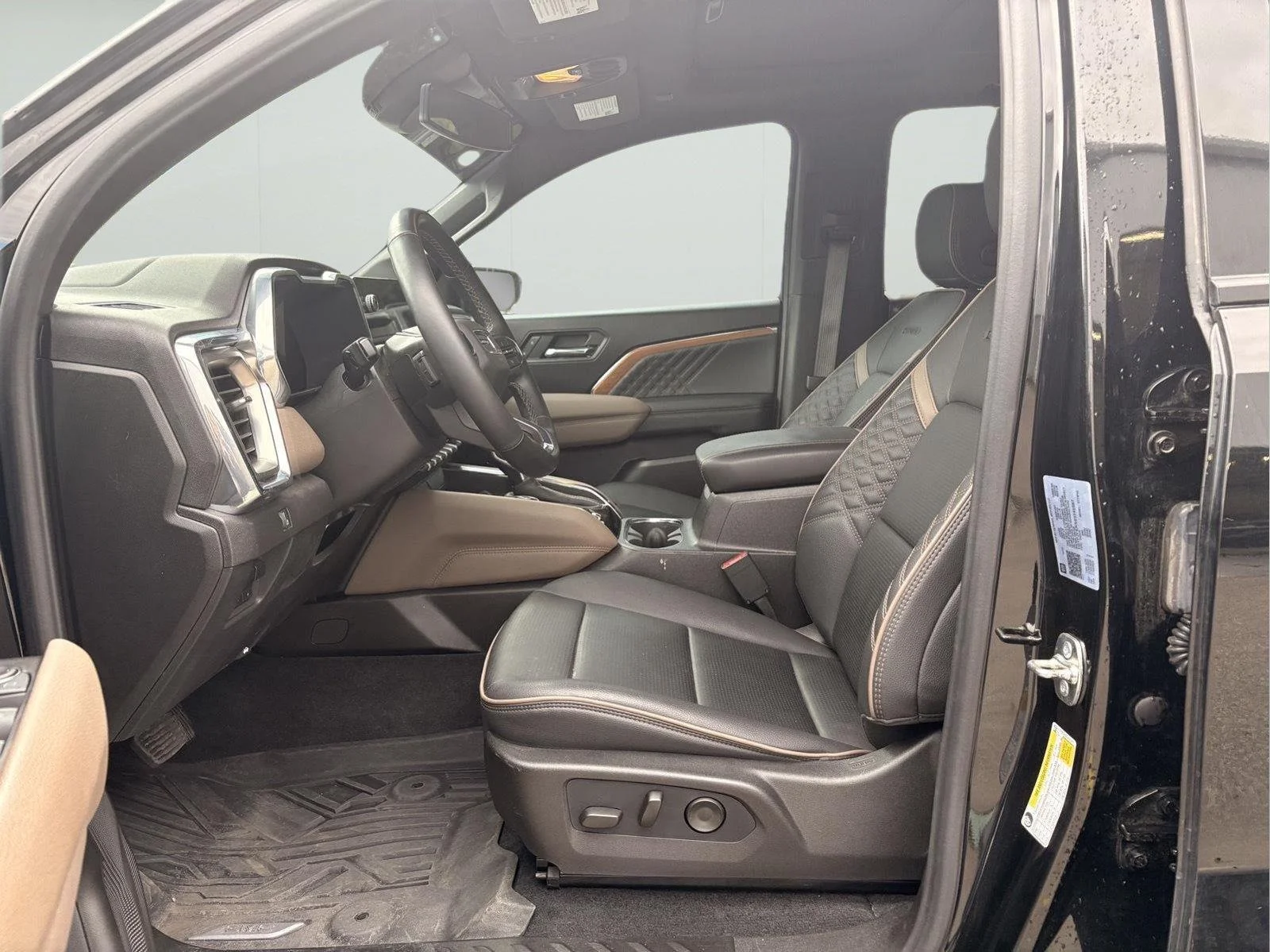Used 2025 Onyx Black GMC Denali image 9