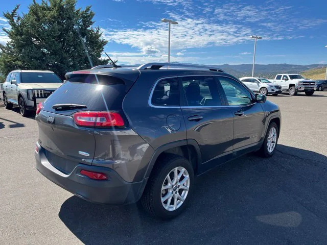 Used 2015 Granite Crystal Metallic Clearcoat Jeep Latitude image 8