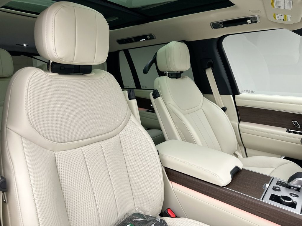 New 2027 Fuji White Land Rover SE image 6