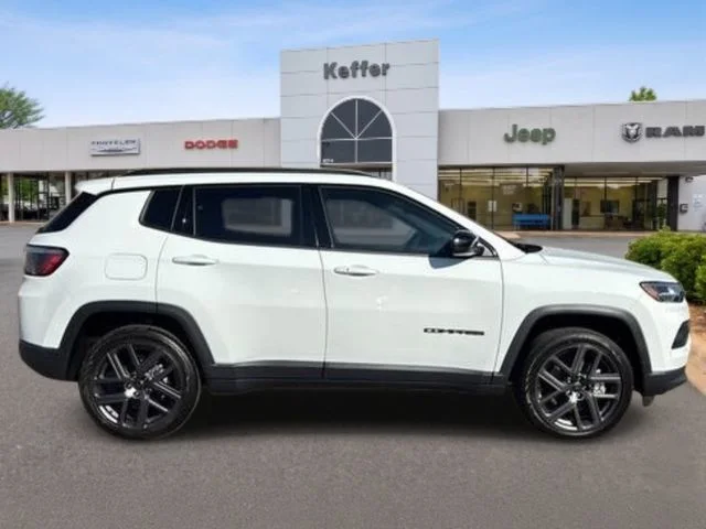 New 2026 White/off-white Jeep Latitude image 6