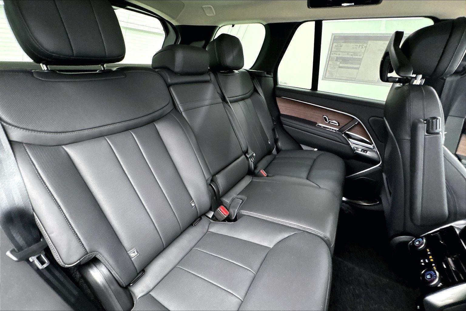 New 2026 Carpathian Grey Premium Metallic Land Rover SE image 22