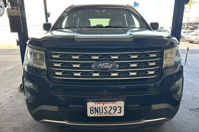 Used 2017 Blue Jeans Metallic Ford Limited image 3