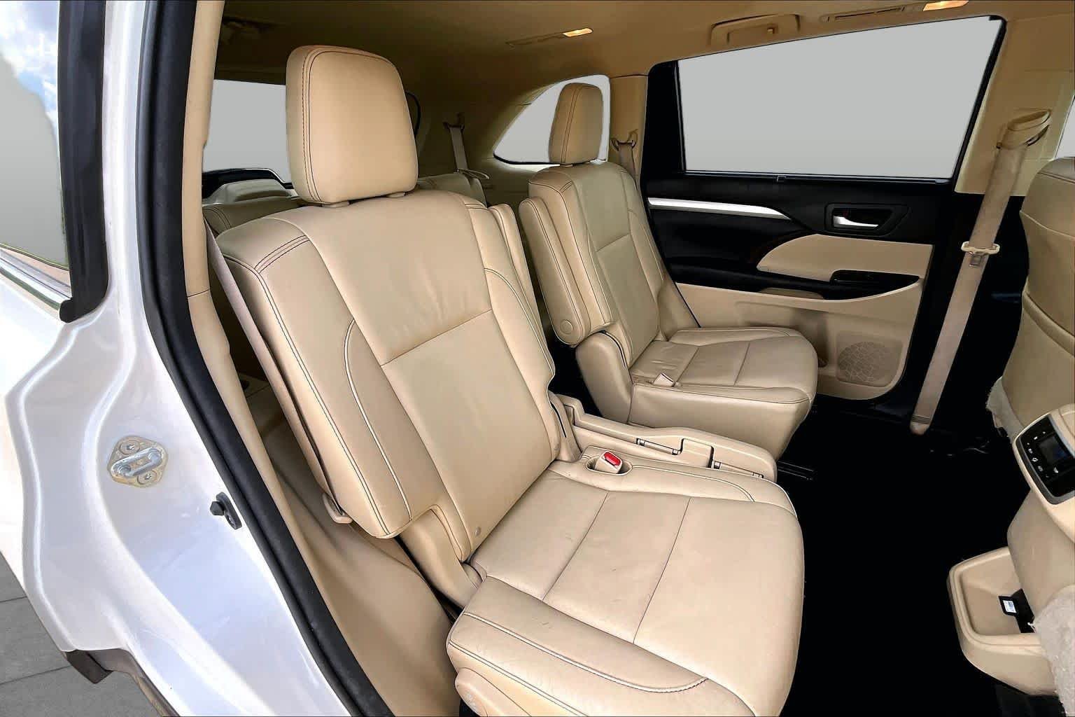 Used 2015 Blizzard Pearl Toyota XLE image 19