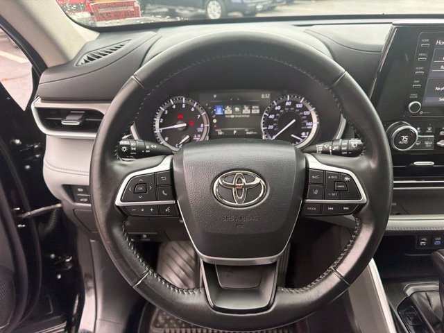 Used 2022 Midnight Black Metallic Toyota XLE image 14