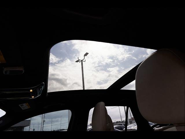 Used 2023  Mercedes-Benz GLC 300 4MATIC® image 12