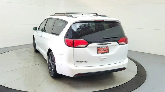 Used 2018 White Chrysler Touring L image 8
