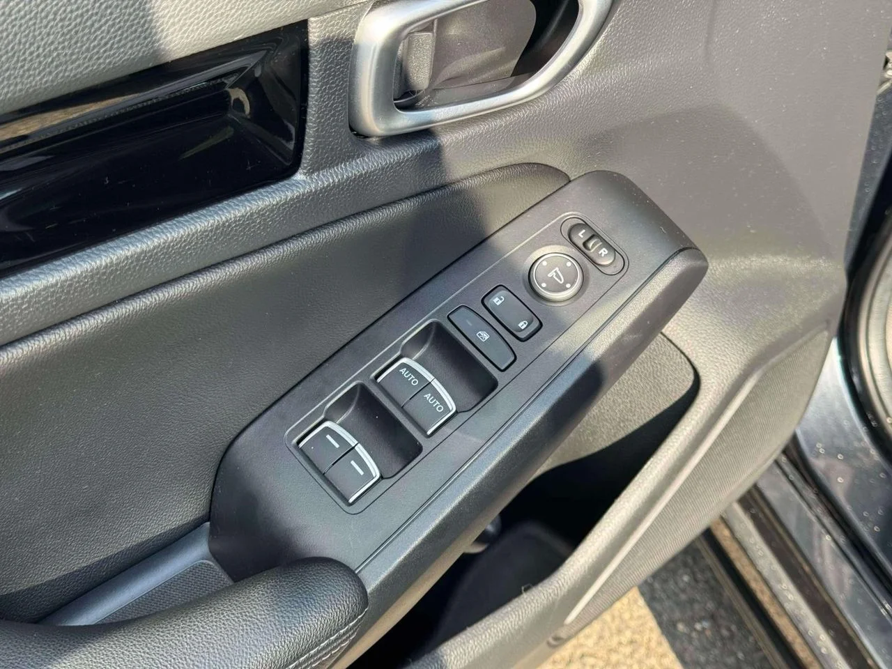 Used 2023 Meteorite Gray Metallic Honda EX-L image 21
