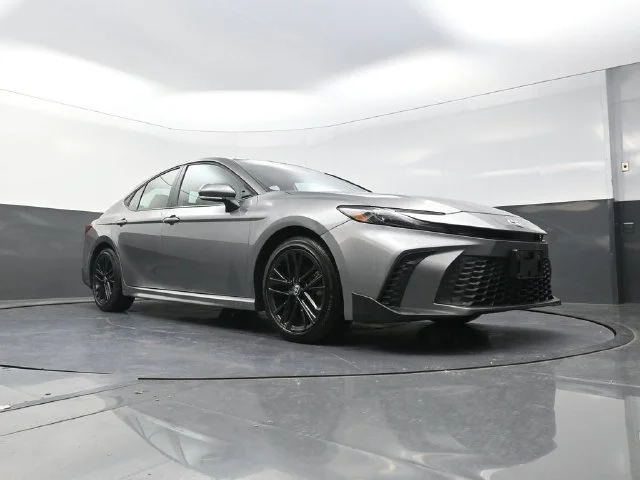 Used 2025  Toyota SE image 31