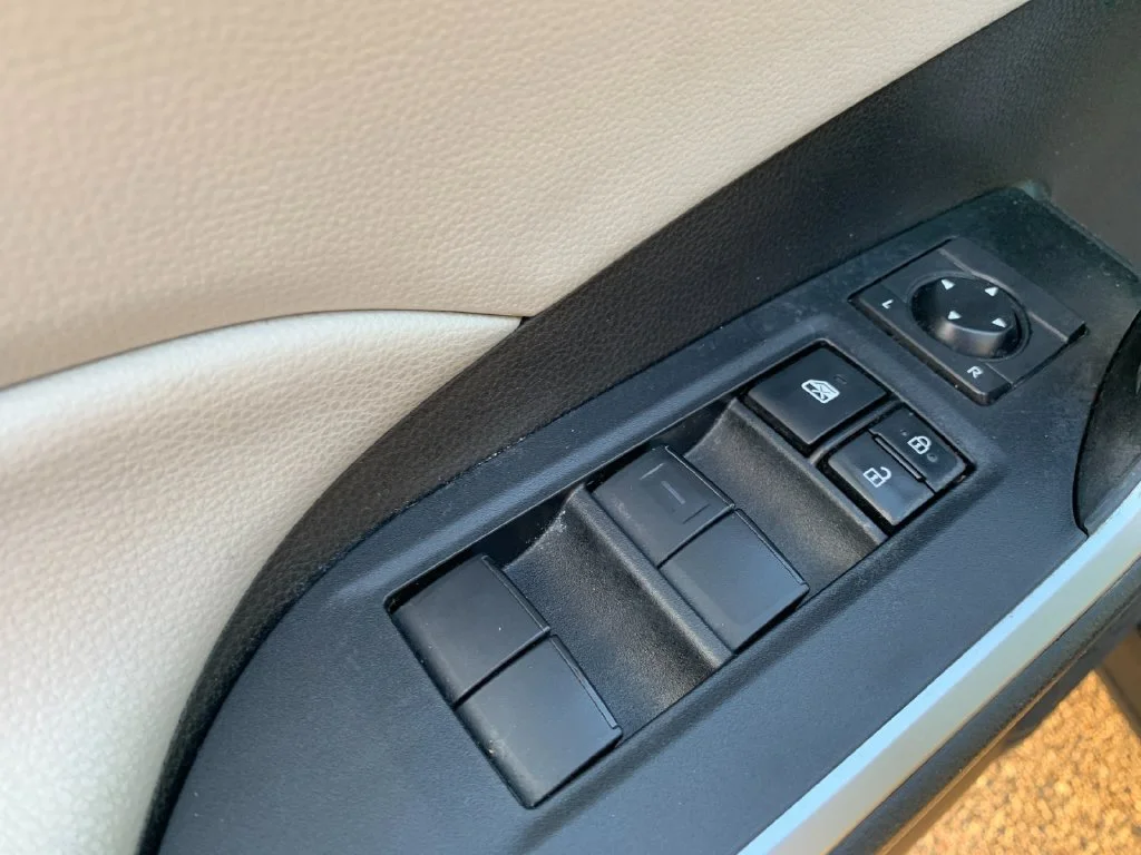 Used 2021  Toyota XLE image 13