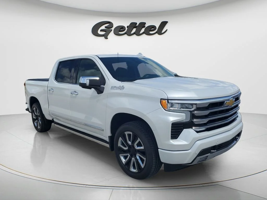 Used 2024 Iridescent Pearl Tricoat Chevrolet High Country image 3