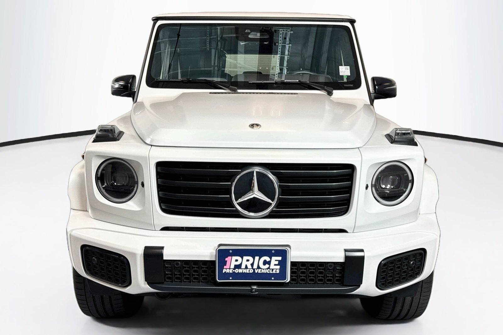 Used 2025 Manufaktur Moonlight White Magno Mercedes-Benz G 580e image 2