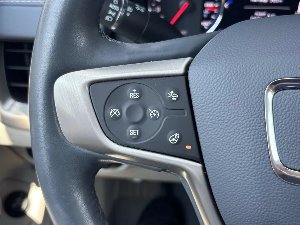 Used 2023 WHITE FROST TRICOAT GMC Denali image 31