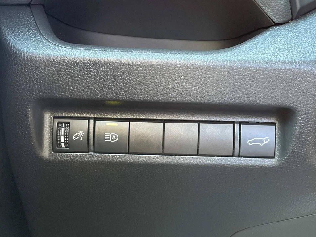 Used 2022 Gray Toyota XLE image 21