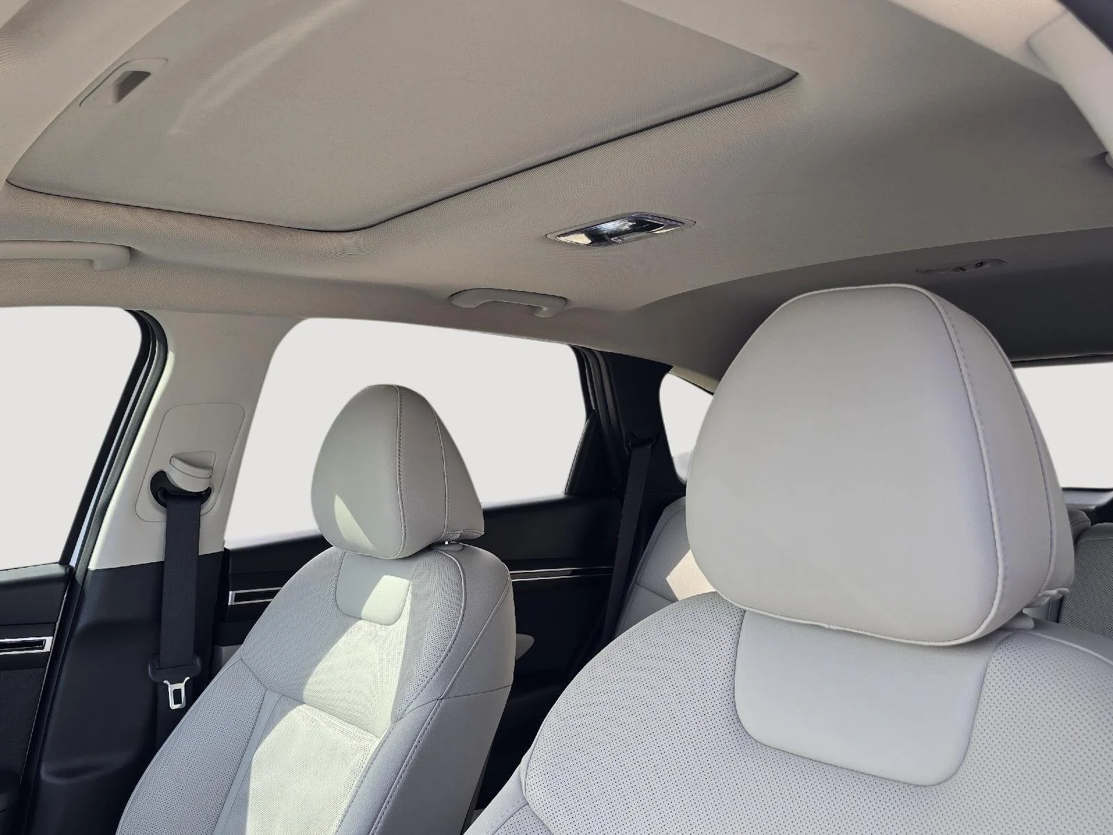 Used 2023 White Hyundai SEL image 8