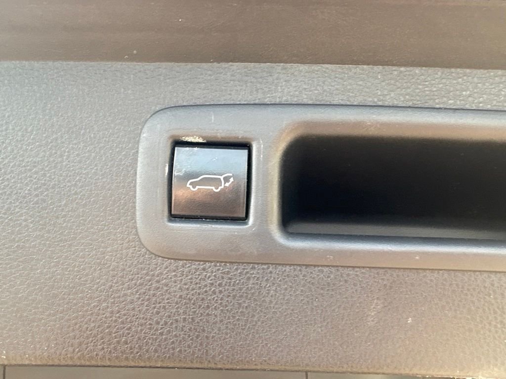 Used 2020 Pearl Toyota XLE image 37