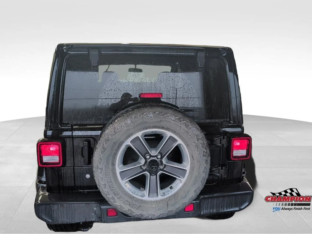 Used 2019 Black Jeep Unlimited Sahara image 9