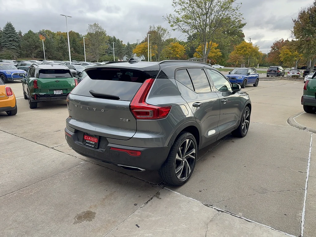 Used 2019 Osmium Grey Metallic/Black Contrast Volvo T5 R-Design image 4