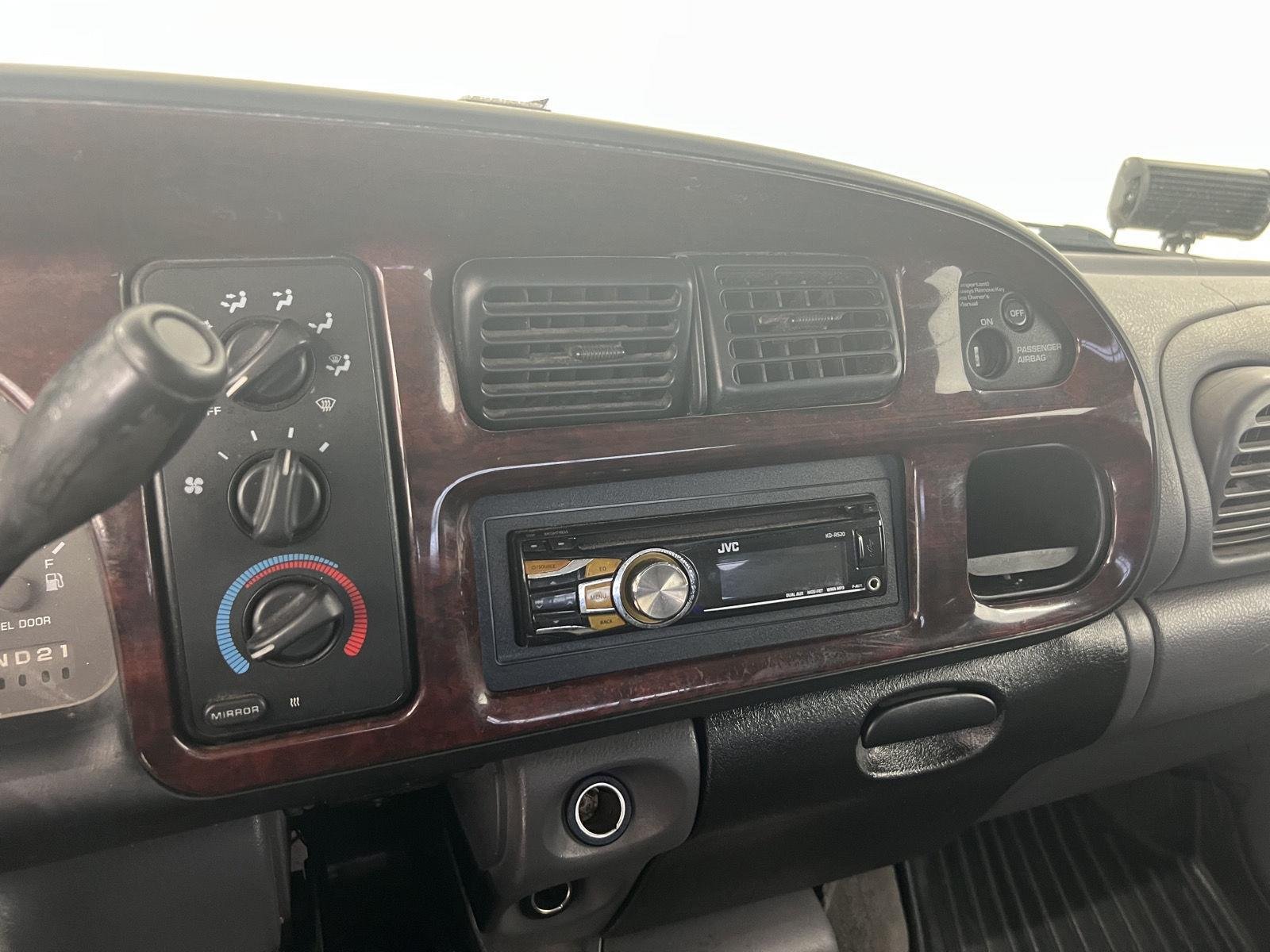 Used 1999 Blue Dodge 2dr Club Cab 139" WB 4WD image 17