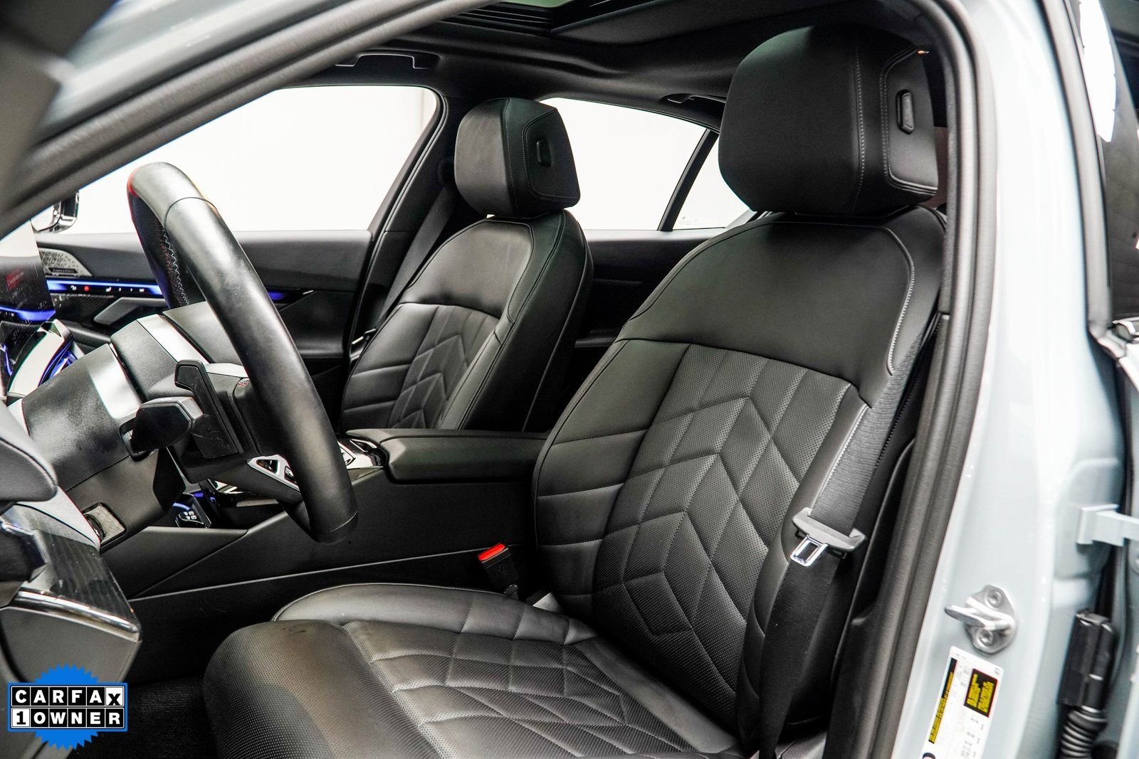 Used 2025 Gray BMW M60 image 37
