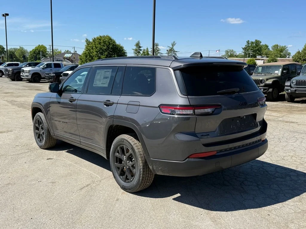 New 2026 Baltic Gray Metallic Clear-Coat Exterior Paint Jeep Altitude image 8