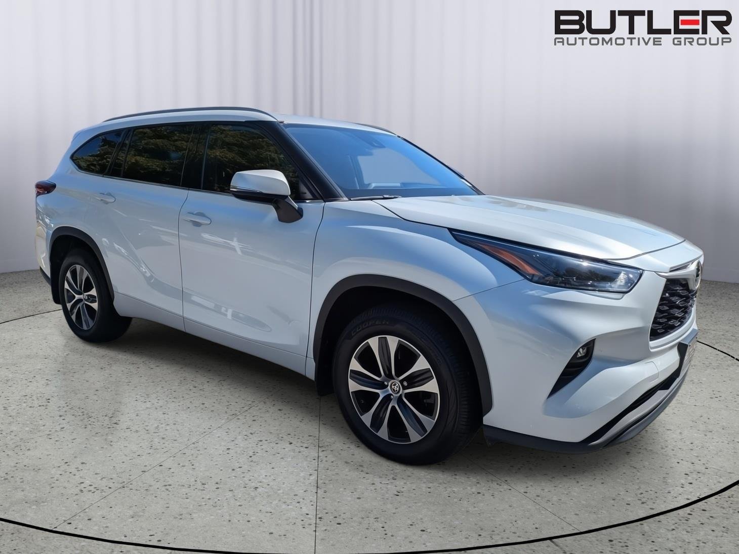 Used 2022 Wind Chill Pearl Toyota XLE image 10