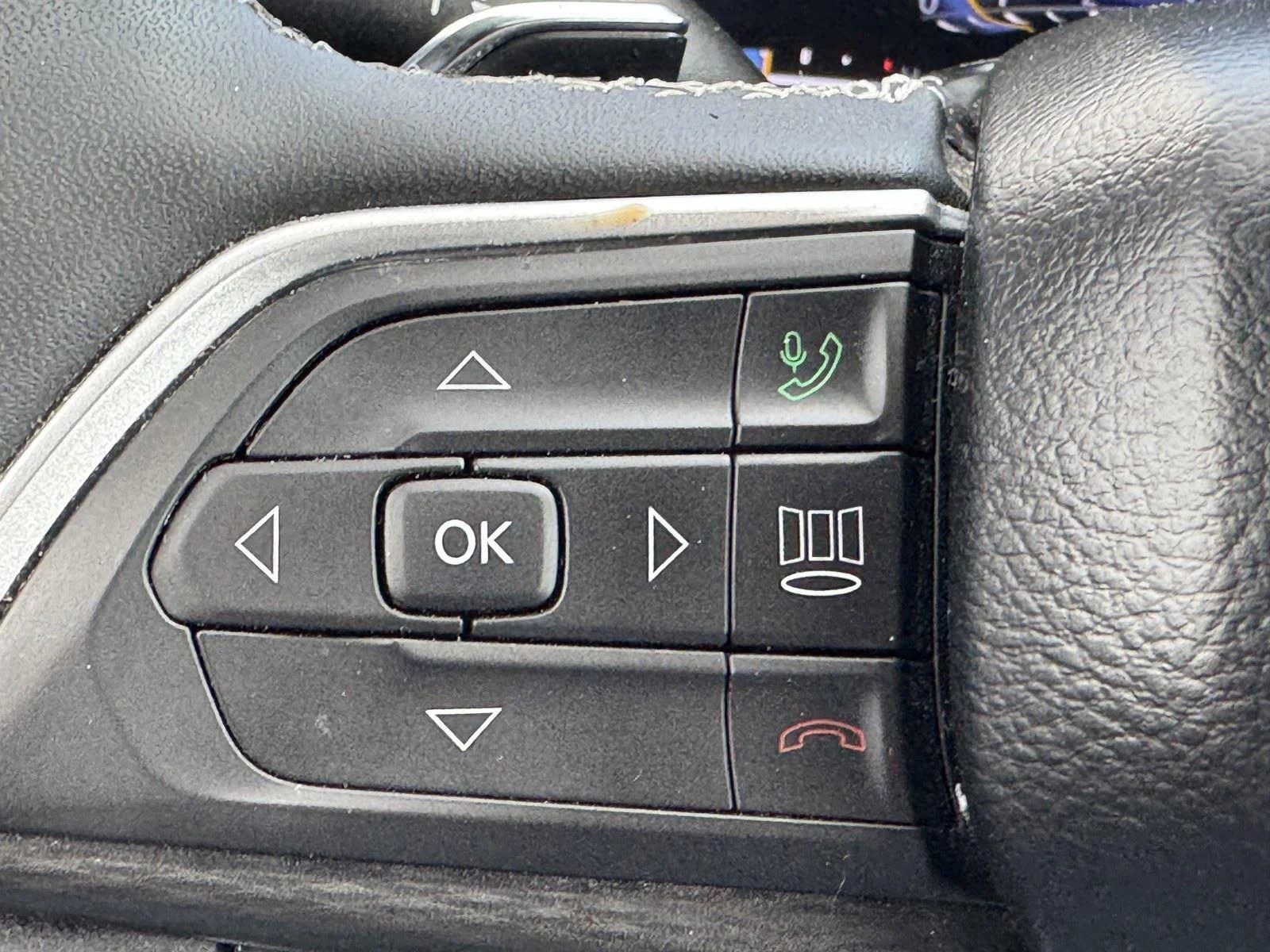 Used 2023 Silver Zynith Jeep Altitude image 25