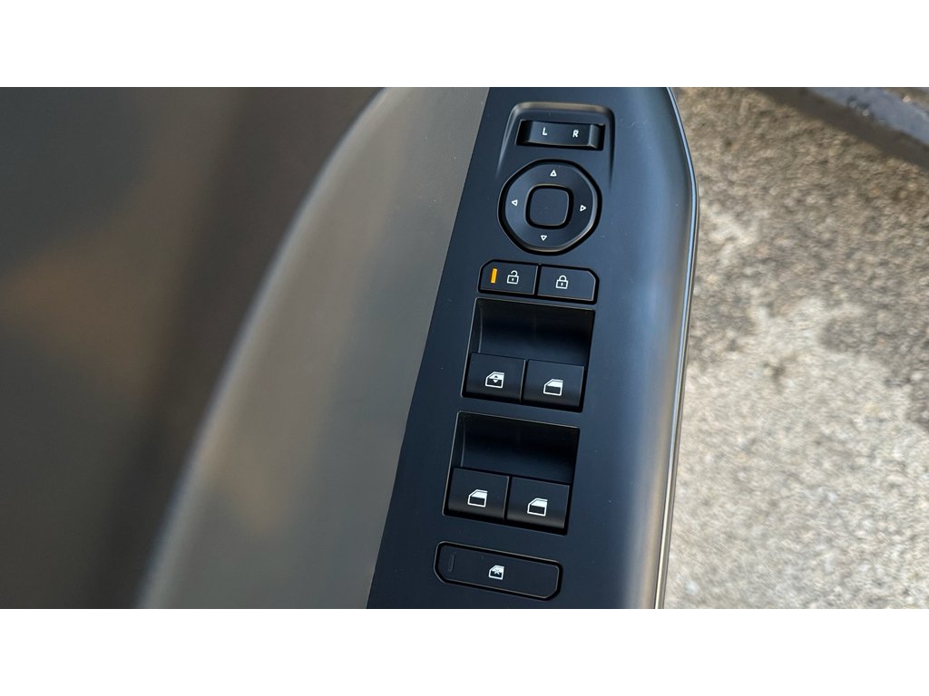New 2026 Snow White Pearl Kia LXS image 22