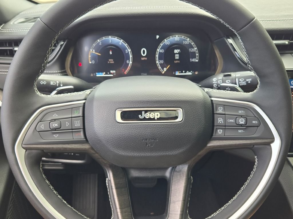 New 2026 Diamond Black Crystal Pearlcoat Jeep Altitude image 33