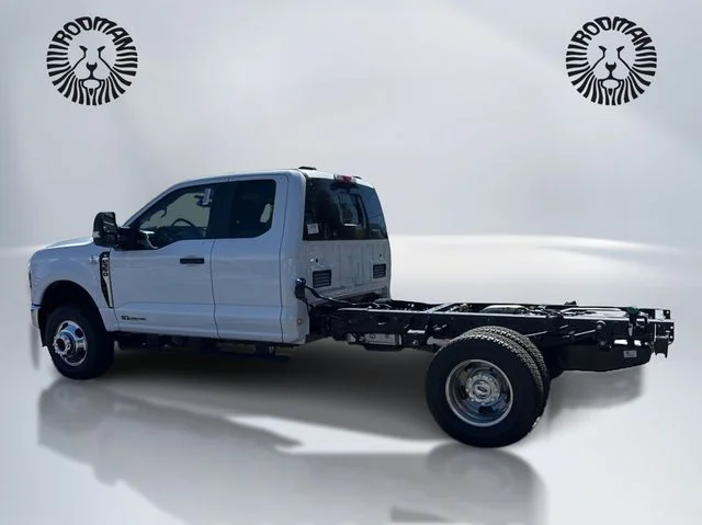 New 2026 Oxford White Ford F-350® XL image 9