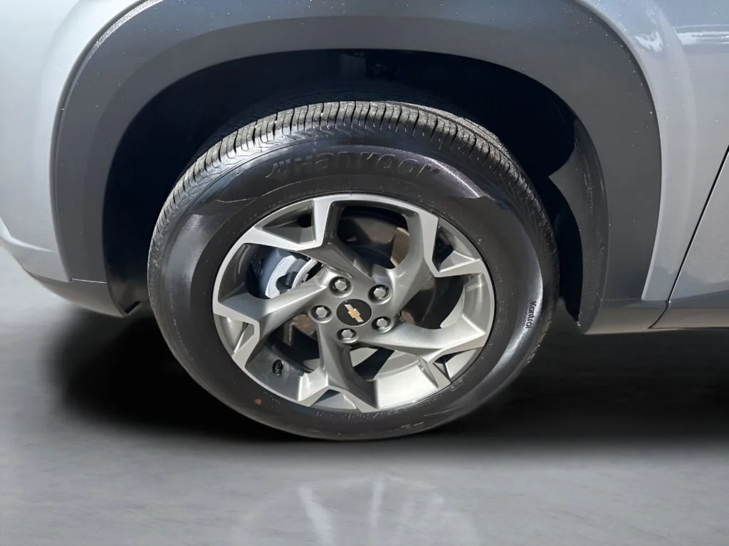Used 2025 Sterling Gray Metallic Chevrolet LT image 30