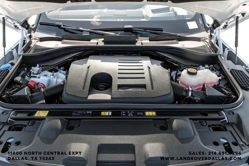 New 2026 Fuji White Land Rover SE image 33