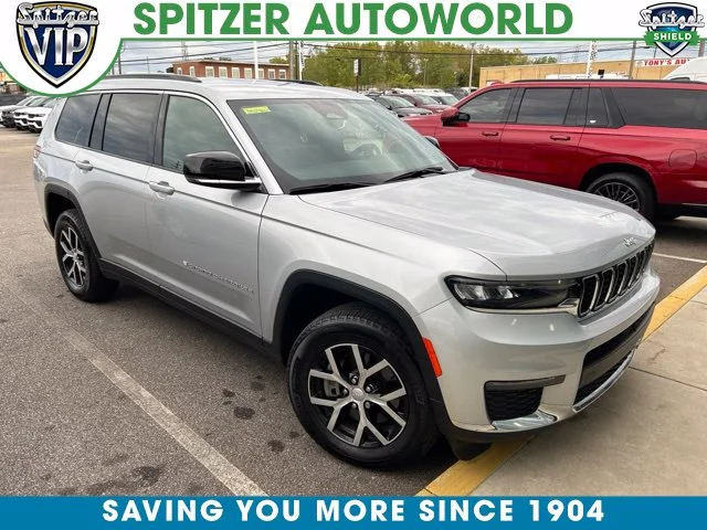 Used 2024 Silver Jeep Limited image 1